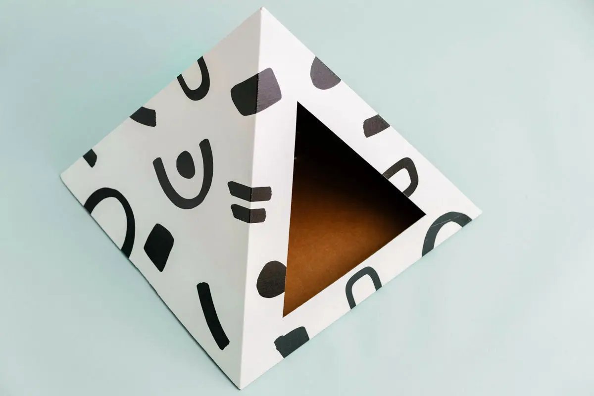 'Doodle' Cardboard Cat Pyramid - FloofChonk